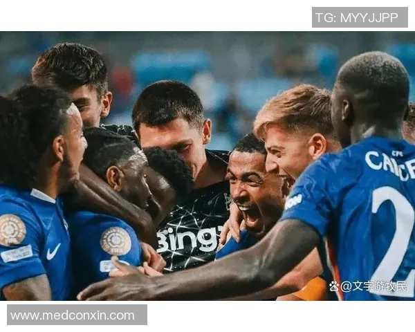 戴头套的足球明星们如何在赛场上展现风采与个性